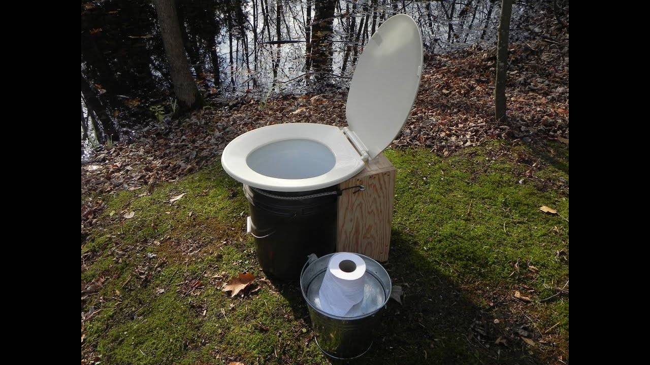 Zeichnungen von Holztoiletten für Sommerhäuser