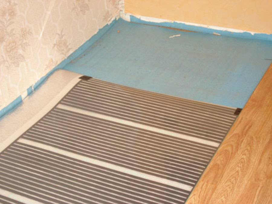 Warmer elektrischer Boden unter dem Laminat - seine Vor- und Nachteile, Typen, Installationsmerkmale