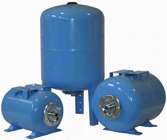 Princippet om drift af akkumulatoren og hvorfor det er nødvendigt i vandforsyningssystemet