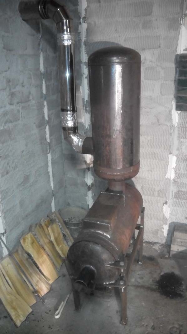 Ungewöhnlicher Dickbauchofen aus Gasflaschen mit eigenen Händen ohne zusätzliche Investitionen