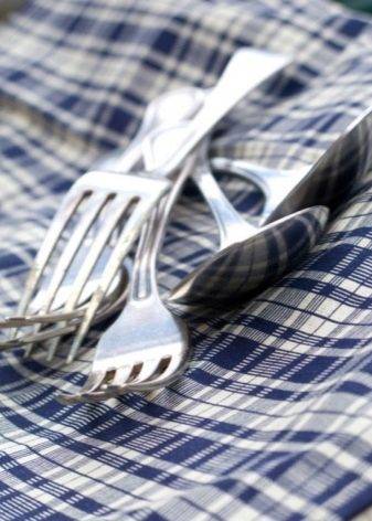 Hvorfor gafler forbliver beskidte selv med en god værtinde: 3 måder at få dem rene på
