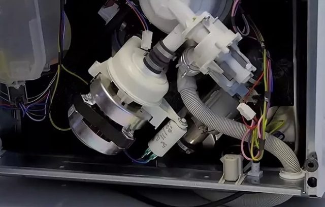 Electrolux Geschirrspüler Reparatur zu Hause: Typische Störungen und deren Beseitigung