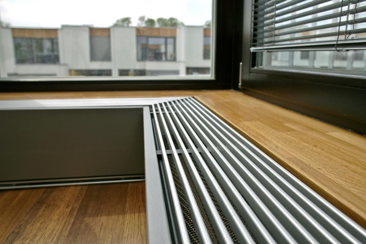 Ordnungsgemäße Installation eines Heizkörpers unter einem Fenster