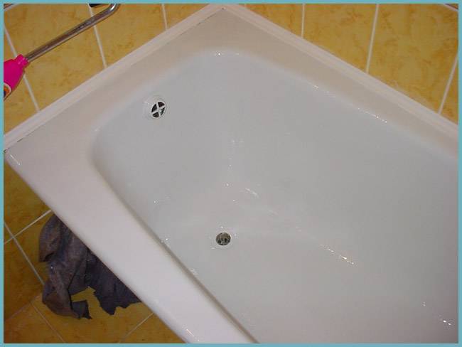 Badewannensanierung mit flüssigem Acryl: Emaille-Reparatur zum Selbermachen