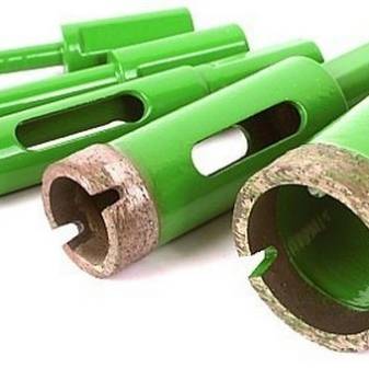 Eine einfache Möglichkeit, eine hochwertige Benetzung der Diamantbohrkrone auf der Fliese zu gewährleisten