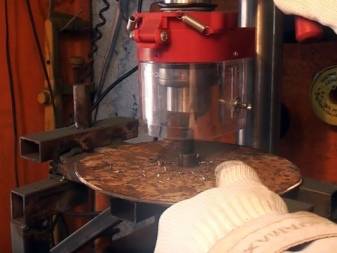 Hvordan man laver en boremaskine til en brønd med sine egne hænder: ordninger af de bedste håndlavede håndværk