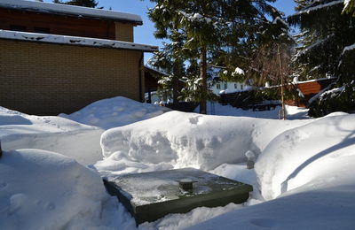Regeln für die Wartung einer Klärgrube im Winter: Reinigungsmaßnahmen und vorbeugende Arbeiten