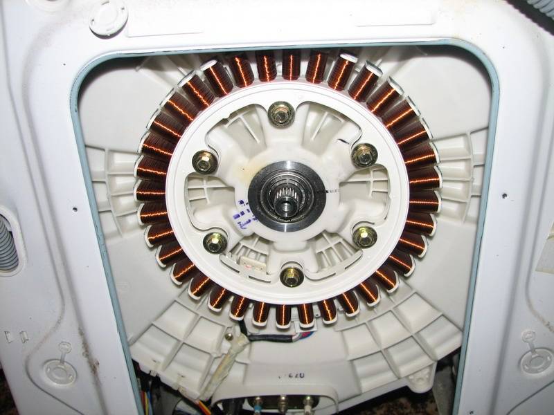 Austausch und Reparatur des Waschmaschinenmotors: Was tun, wenn der Elektromotor Funken schlägt oder nicht funktioniert? Motoraustauschbarkeit. Ursachen von Pannen. wie man drähte wechselt