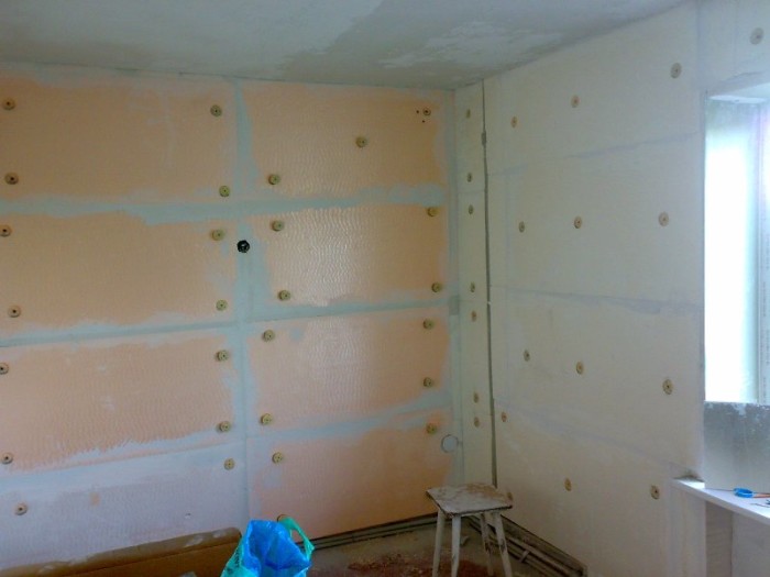 Wanddämmung einer Eckwohnung von innen