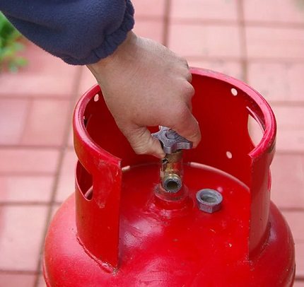 Hvorfor gasflasken er dækket af frost: årsager til gasfrysning i cylinderen og måder at forhindre det på
