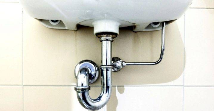 Installation af en sifon på et bad: hvordan man monterer og installerer en sifon korrekt