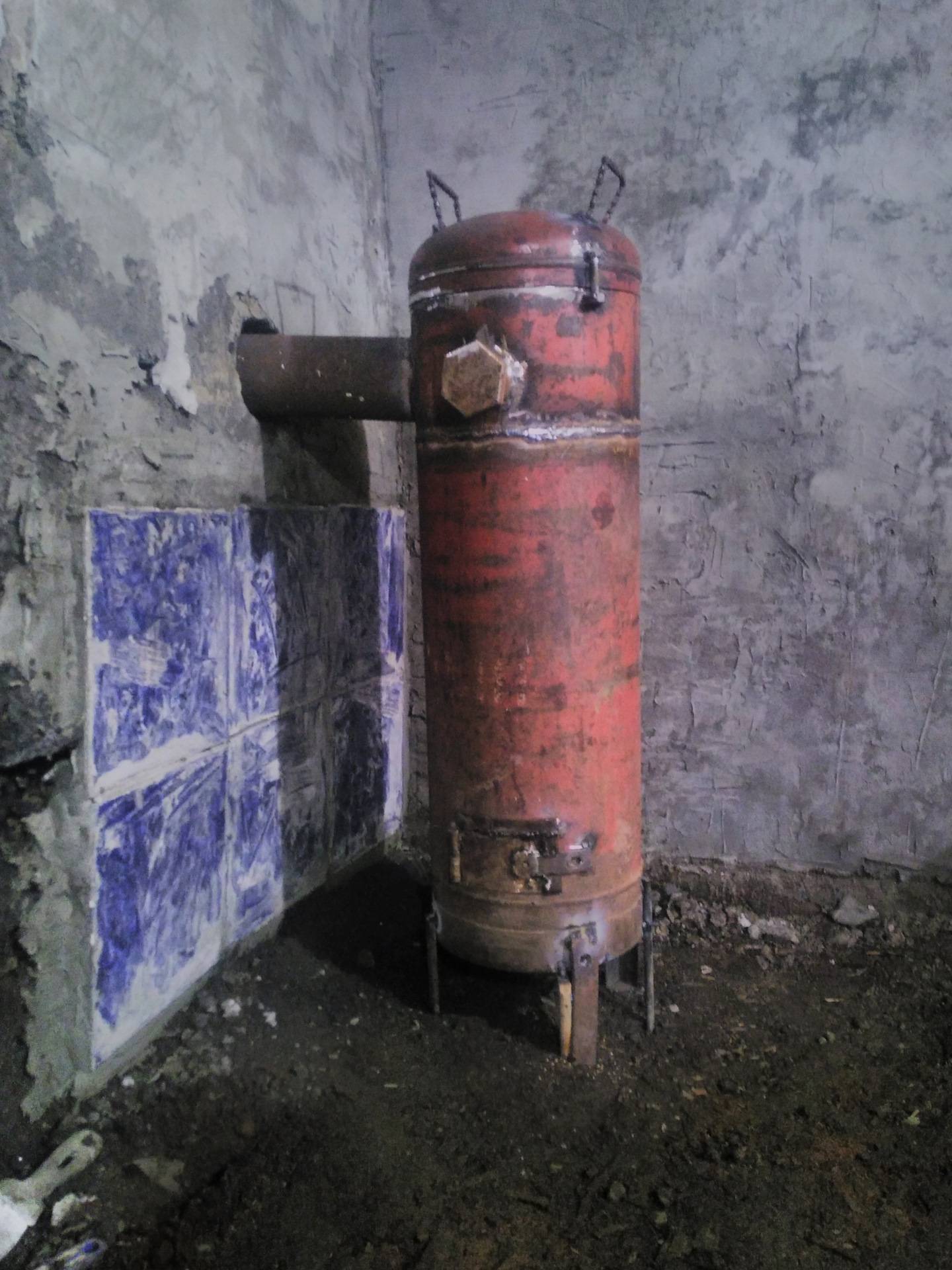 Ofen aus einer langbrennenden Gasflasche, in Entwicklung: Zeichnungen