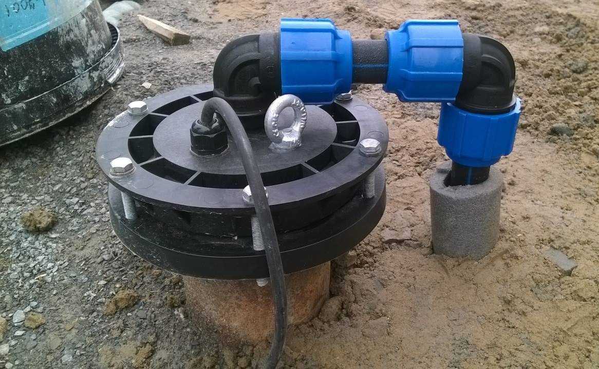 Das Design der Kappe am Brunnen und ihre Installation