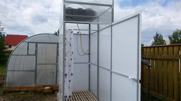 Sommerdusche aus Polycarbonat: Schritt-für-Schritt-Anleitung zur Gestaltung