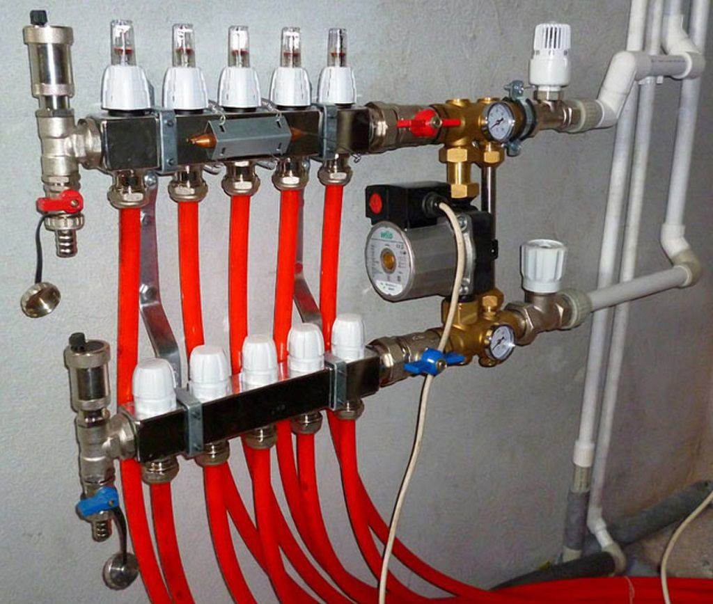 Kollektorgruppe für Fußbodenheizung mit Pumpe - was und wie?