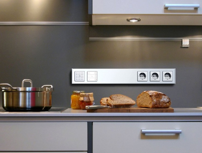 Installation einer Steckdose für eine Waschmaschine im Badezimmer: ein Überblick über die Arbeitstechnologie