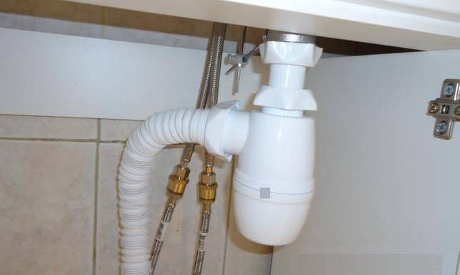 So befestigen Sie das Waschbecken an der Wand: Detaillierte Anleitung zur Befestigung