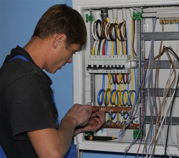 Montage von Schalttafeln zum Selbermachen: die Hauptphasen der Elektroarbeiten
