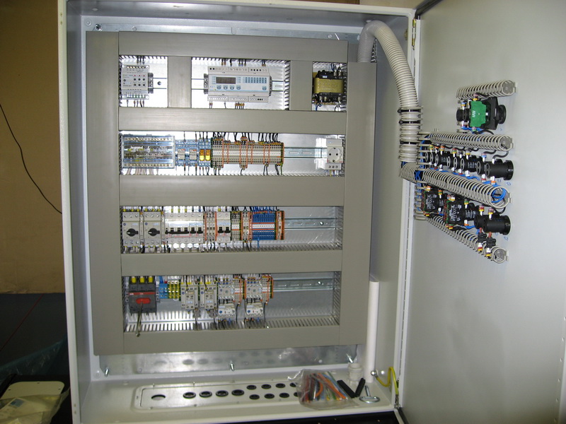 Lüftungszentrale mit Controller, Gerät und Fernbedienung - Geräte- und Montageprinzip