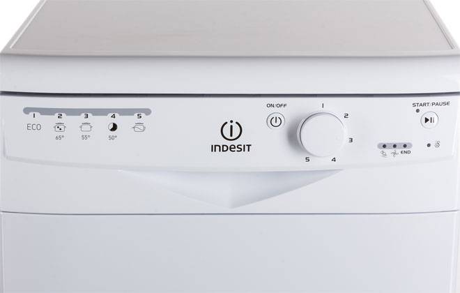 Anmeldelse af opvaskemaskinen Indesit DSR 15B3 RU: beskeden funktionalitet til en beskeden pris