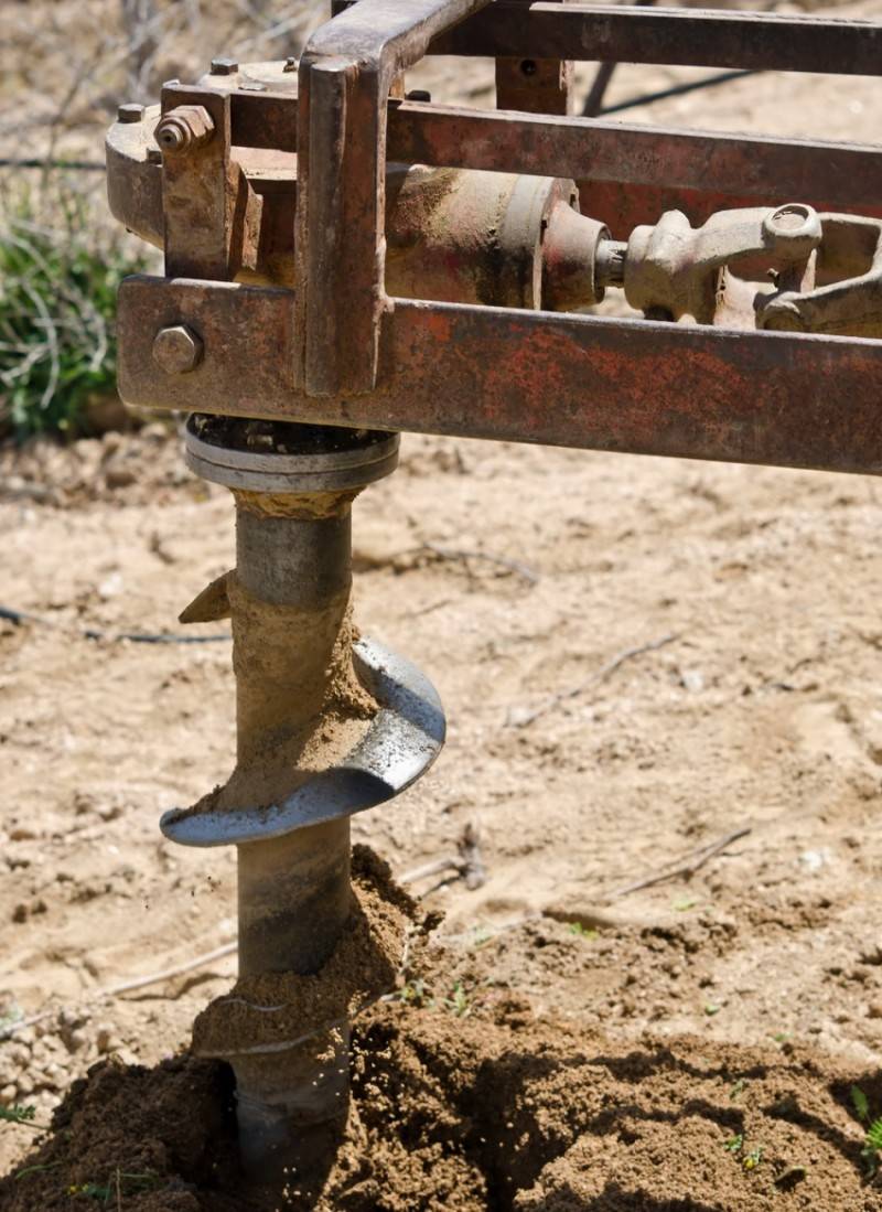 Wie man mit eigenen Händen einen Brunnen für Wasser bohrt