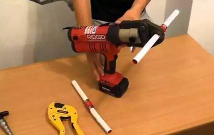 Pressfittings für Metall-Kunststoff-Rohre: Typen, Kennzeichnung, Zweck + Beispiel für Installationsarbeiten