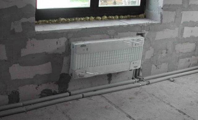 Varmesystemet i et to-etagers hus: typiske ordninger og specifikationer for ledningsprojektet