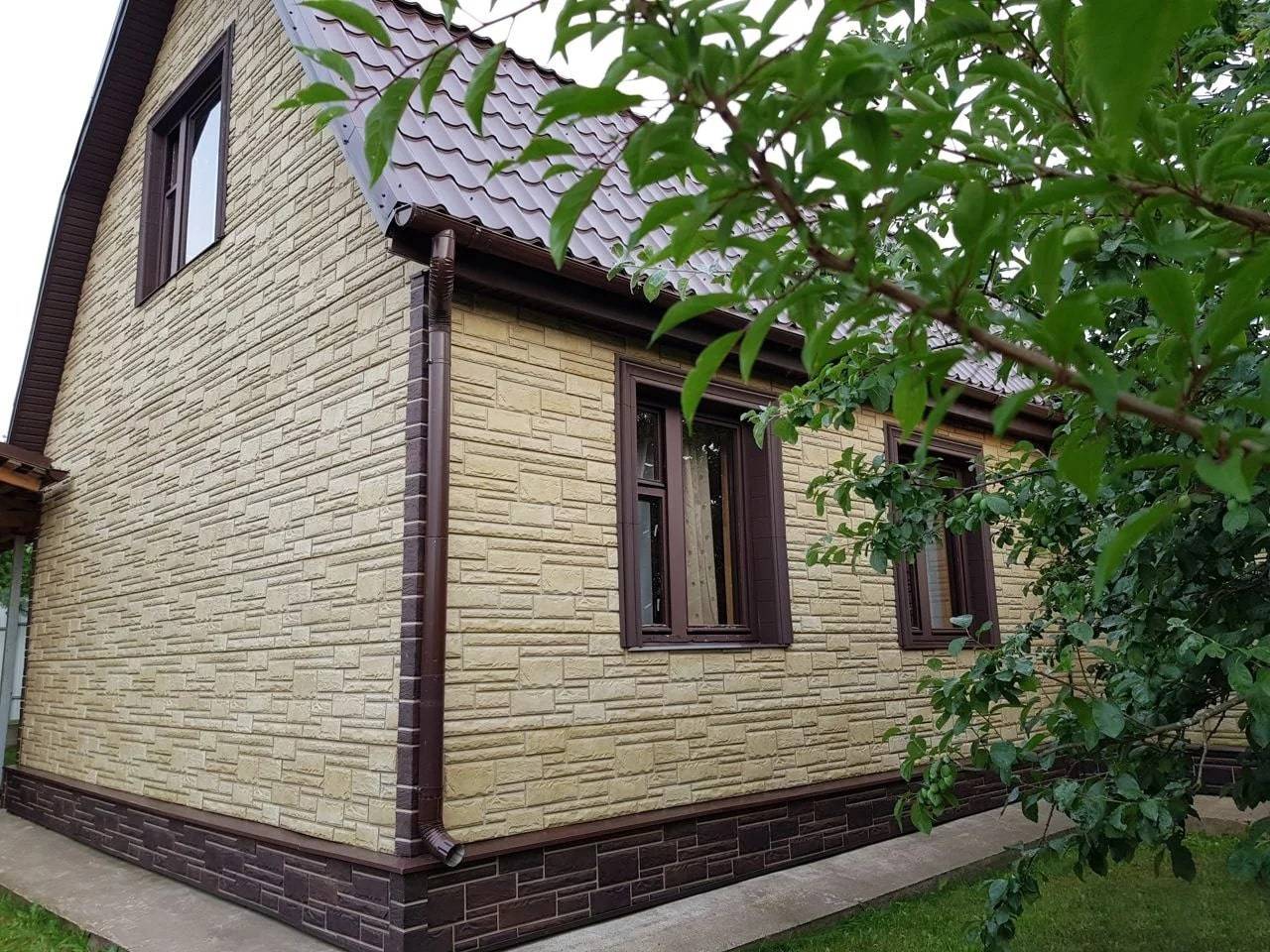 Wie kann man ein Haus von einer Bar draußen umhüllen? 41 Fotooptionen für Außenverkleidungen und Außenverkleidungen mit neuen Technologien, wenn es möglich ist, eine Holzkonstruktion aus geklebtem Material zu veredeln