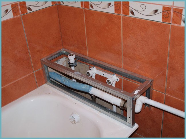 So verstecken Sie Rohre im Badezimmer: 3 beste Möglichkeiten