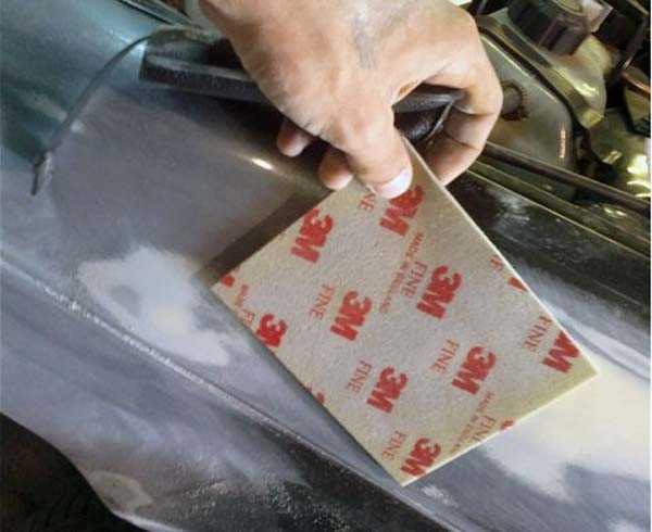 Auto für die Lackierung vorbereiten