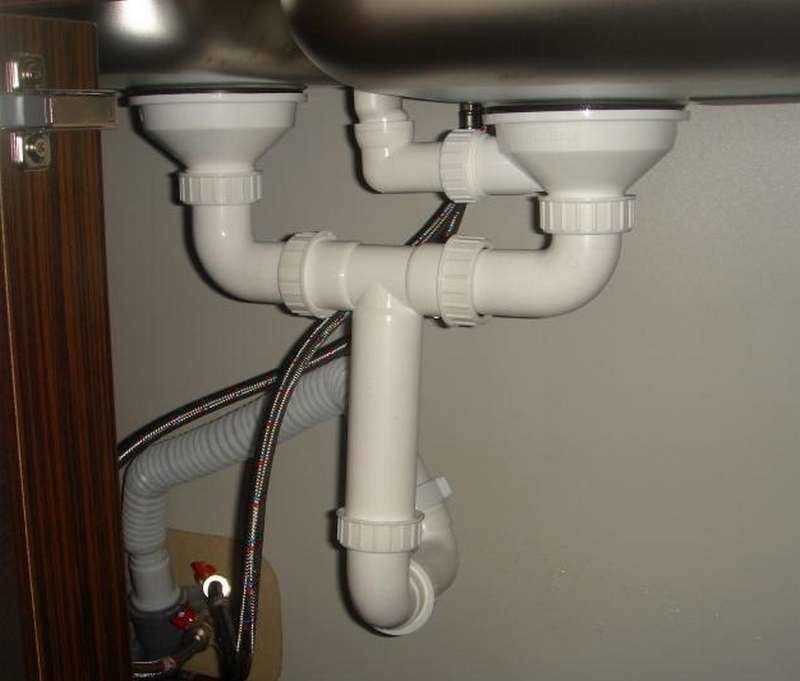 Automatisches Ab- und Überlaufsystem für eine Badewanne: Wie ein automatischer Siphon funktioniert, wie man eine Badewannenverrohrung demontiert, die Vorteile von Kaiser-Produkten