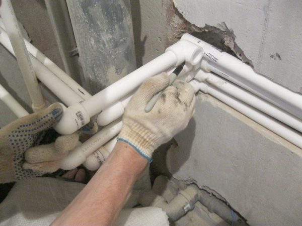 Rohre im Badezimmer austauschen: Schritt für Schritt zur Arbeit