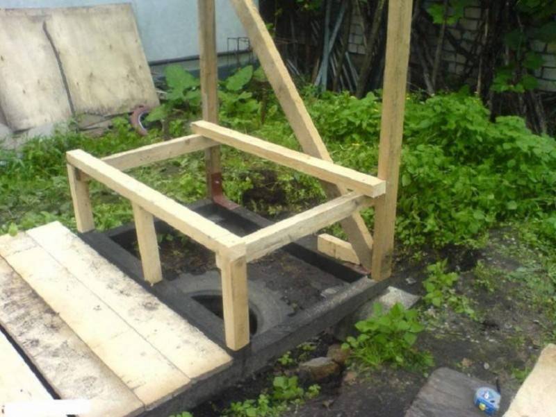 So bauen und installieren Sie eine Toilette für eine freistehende Landtoilette