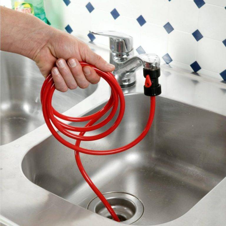 So beseitigen Sie eine Verstopfung im Badezimmer – die 7 besten Wege