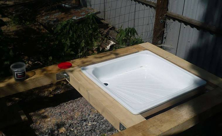 Wie man mit eigenen Händen eine Sommerdusche auf dem Land macht - Schritt-für-Schritt-Anleitung