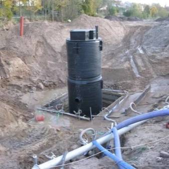 Anordnung einer Abwasserpumpstation: Wie kann das sichere Pumpen von Abwasser gewährleistet werden?