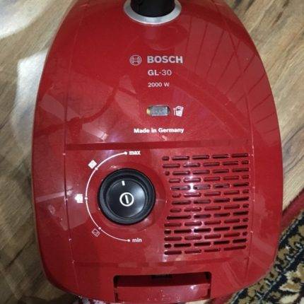 Oversigt over Bosch GL 30 støvsugeren: en standard budgetmedarbejder - praktisk og uden dikkedarer
