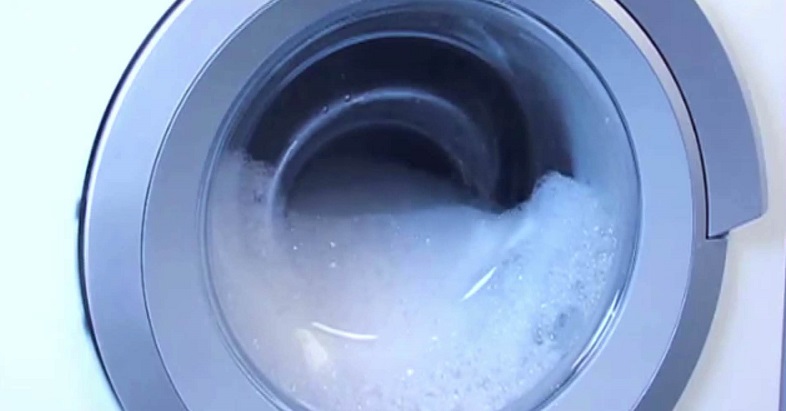 Sådan tømmes en vaskemaskine korrekt: trin for trin-guide og værdifulde tips