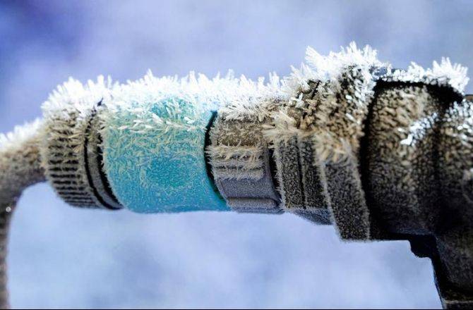 So vermeiden Sie das Einfrieren von Wasser in Rohren im Winter