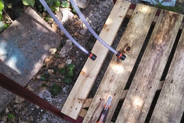 Do-it-yourself-Sommerdusche auf dem Land: So organisieren und verbinden Sie das System