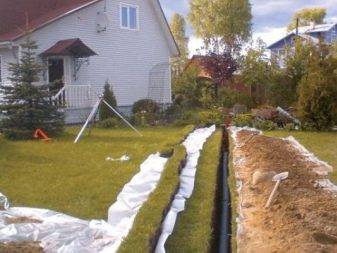 Abwassergerät in einem Landhaus: Anordnungsschemata + Installationsanleitung