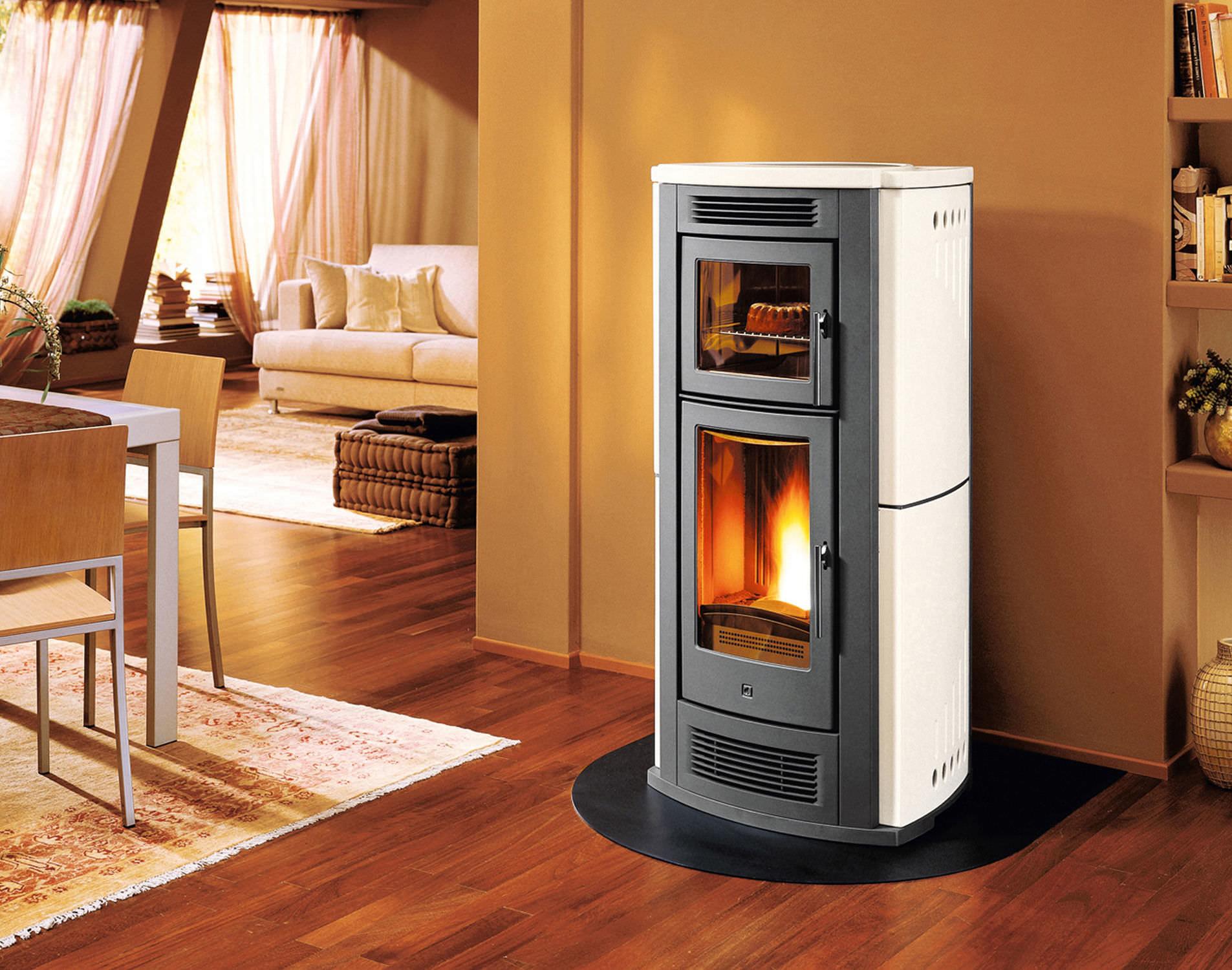 Holzkamine aus Metall und Ziegeln für das Haus