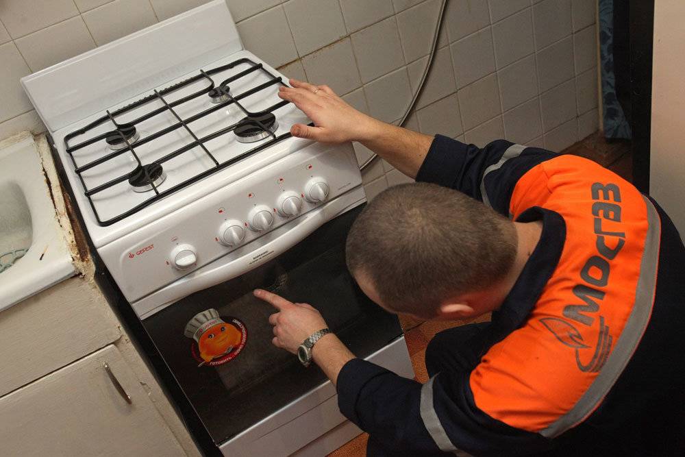 Was tun, wenn Gas aus dem Gasherd austritt: Ursachen für Undichtigkeiten und wie man sie behebt