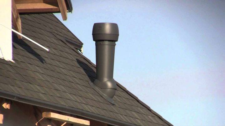 Ventilationsrør på husets tag: indretning af udstødningsrørets udløb gennem taget