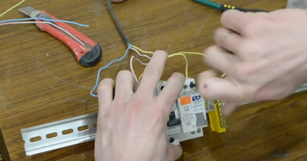 Sådan tilsluttes den automatiske differentialafbryder: mulige ledningsdiagrammer + trin for trin instruktioner