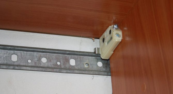 Do-it-yourself-Decke in der Küche – wie man eine Küchendecke selber macht