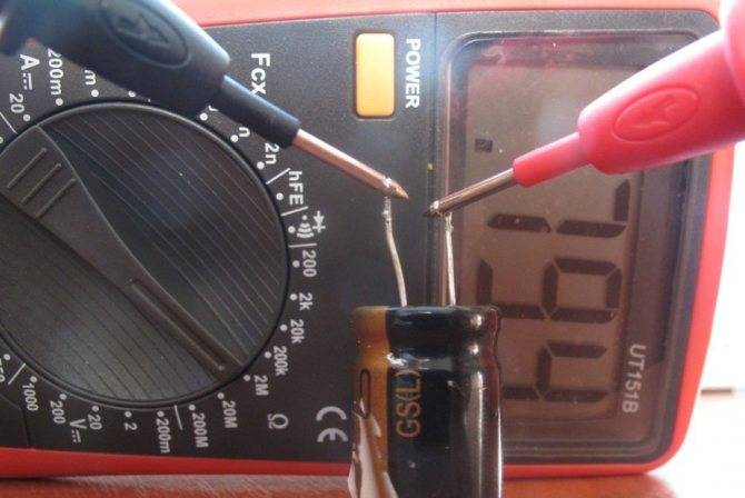 So überprüfen Sie einen Kondensator mit einem Multimeter: Regeln und Funktionen zum Durchführen von Messungen