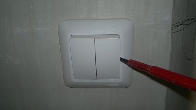 So reparieren Sie einen Lichtschalter