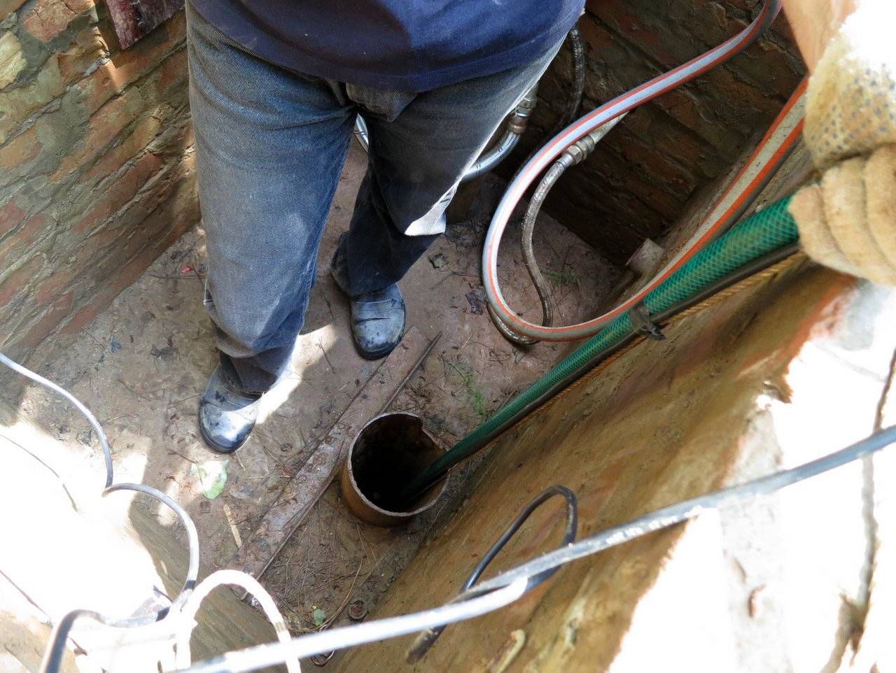 Nach dem Bohren einen Brunnen mit den eigenen Händen spülen: Schritt-für-Schritt-Anleitung zur Durchführung der Arbeiten
