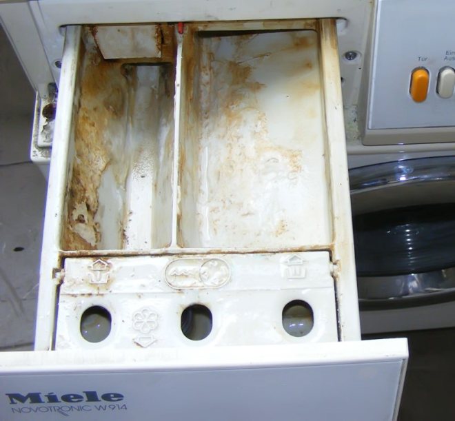 Sådan rengøres en vaskemaskinebakke: råd og personlig erfaring